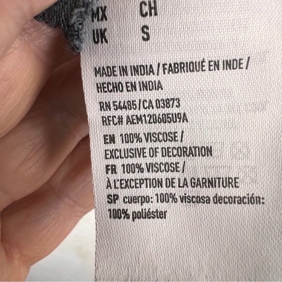 AMERICAN EAGLE OUTFITTERS Blue Cropped Smocked Embroidered top W/tie. Small - Picture 6 of 7